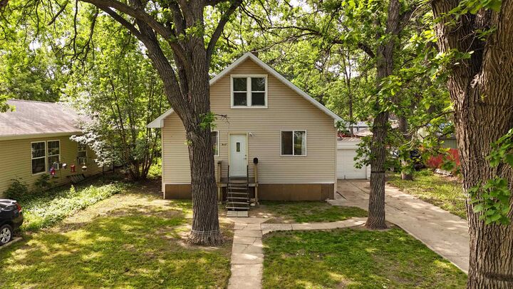 Property Photo: 917 4th Ave NW ND 58703