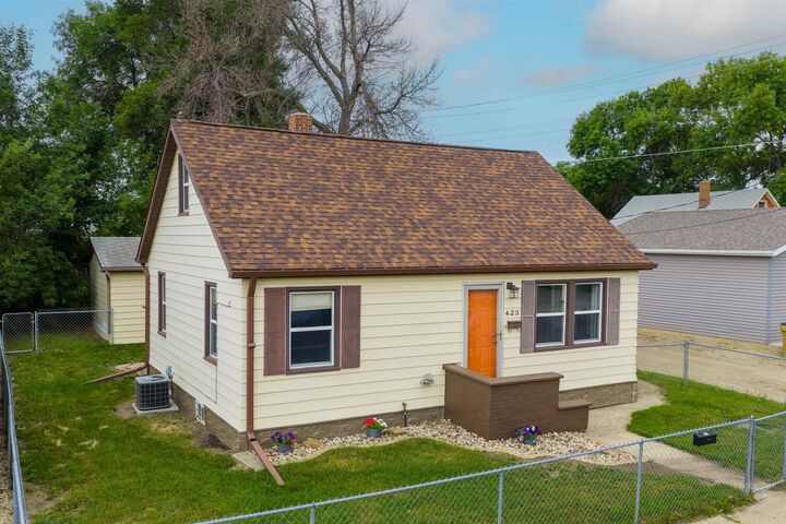 423 9th Ave SW  Minot ND 58701 photo