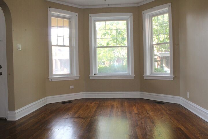 Property Photo: 4213 W Kamerling Avenue 1 IL 60651