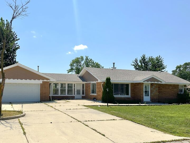 9405 S 76th Court  Hickory Hills IL 60457 photo