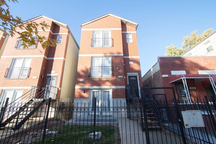 3042 W Flournoy Street 3  Chicago IL 60612 photo