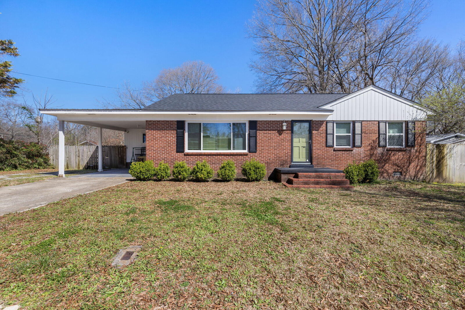 Property Photo:  102 West 5th Street  MS 38852 