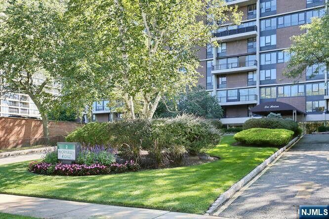 Property Photo:  2 Horizon Road 404  NJ 07024 