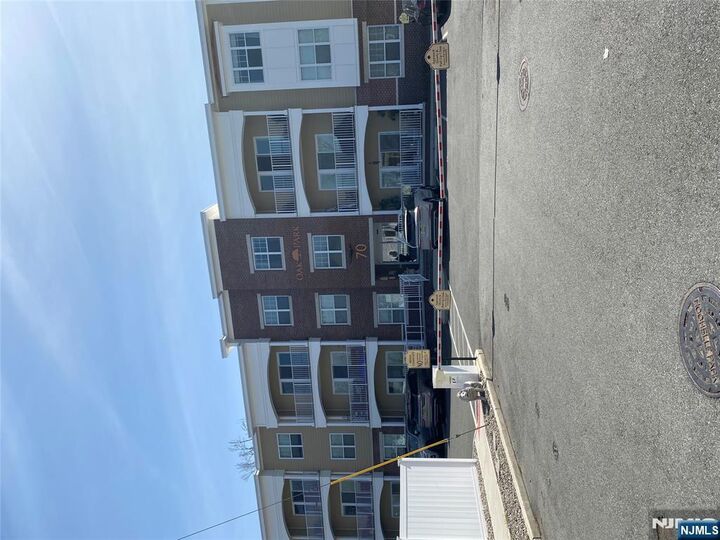 Property Photo:  70 Oak Street 308  NJ 07662 