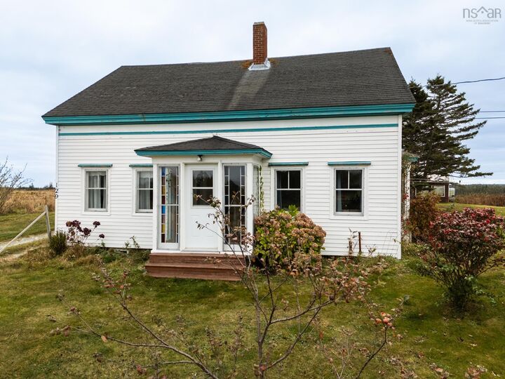 Photo de la propriété:  129 Chebogue Point Road  NS B5A 5E8 