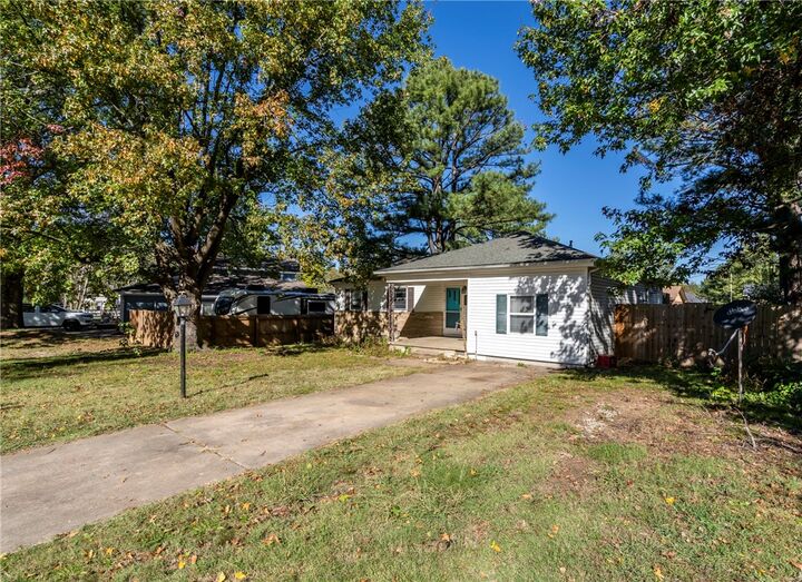 Property Photo: 825 W Granite Street AR 72761