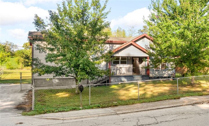 Property Photo:  808 S Oak Street  AR 72601 