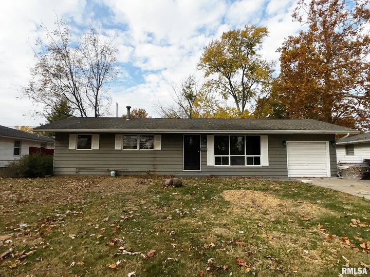 Property Photo: 2109 N Windermere Avenue IL 61604