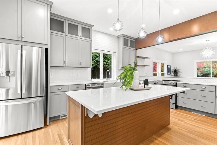 Property Photo:  7 Cliff Rd  MA 02481 