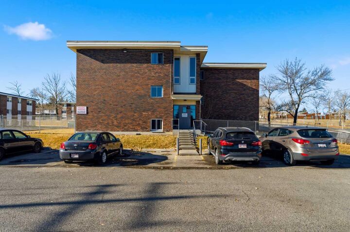 Photo de la propriété:  231 64 Avenue NW 103  AB T2K 0M1 