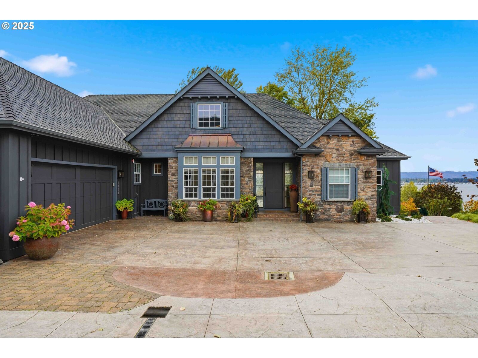 Property Photo:  1016 SE 64th Ct  WA 98661 