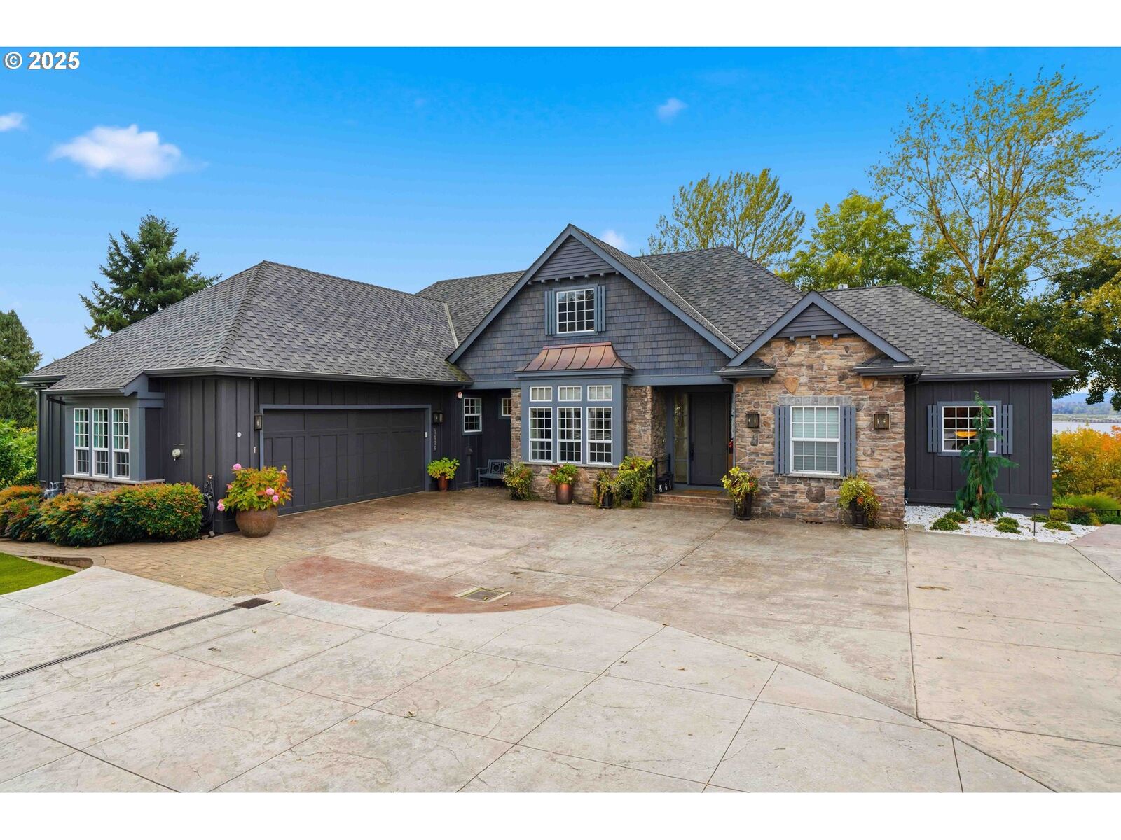 Property Photo: 1016 SE 64th Ct WA 98661