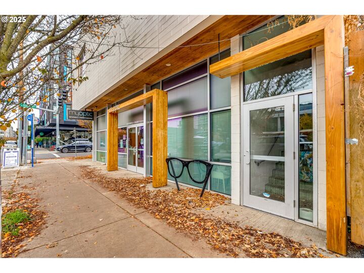 Property Photo: 16 NE Shaver St 203 OR 97212