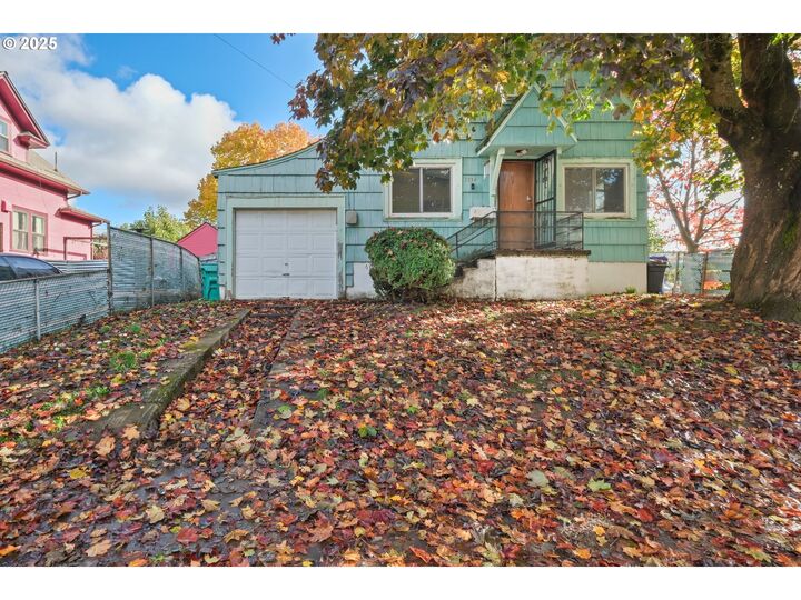 Property Photo:  3934 NE Mallory Ave  OR 97212 