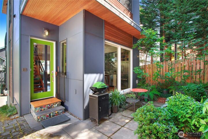 Property Photo: 216 26th Avenue E B WA 98112