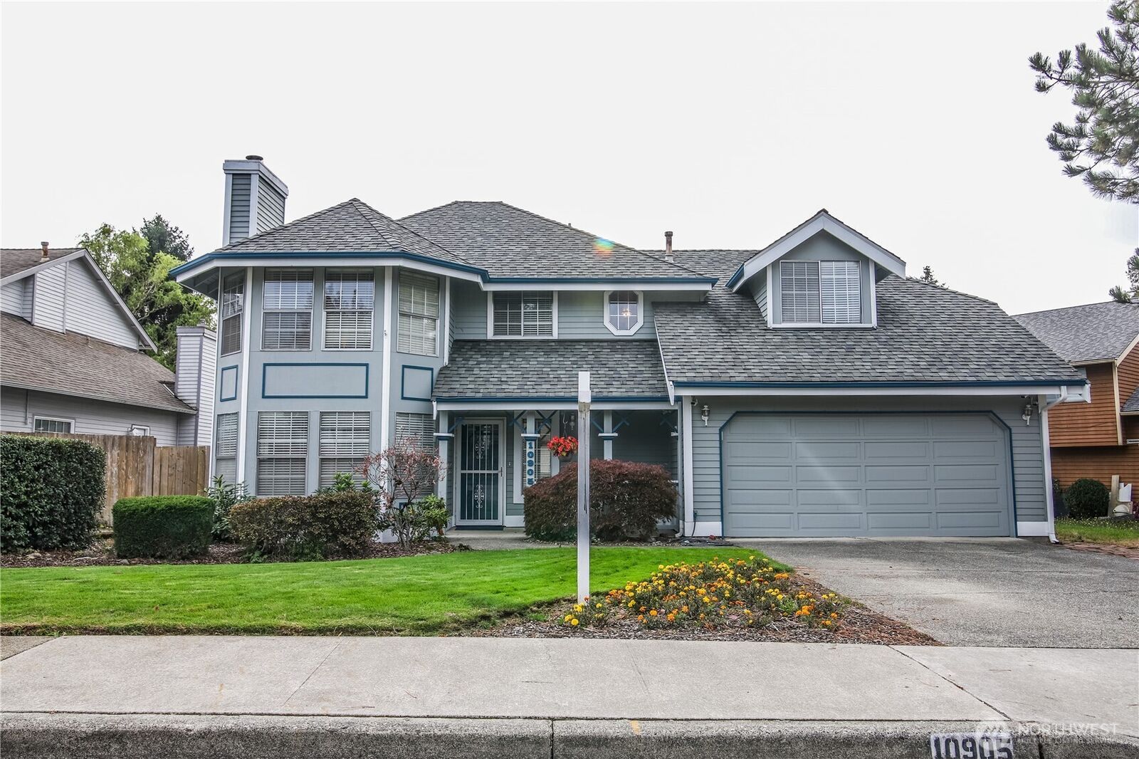 Property Photo:  10905 SE 220th Place  WA 98031 