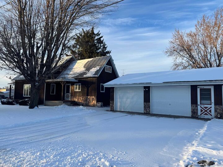 Property Photo: 452 Mill Street WI 54949-9260