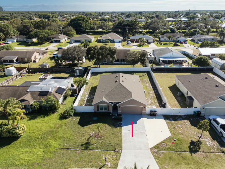 Property Photo:  428 SE Fairchild Avenue  FL 34984 