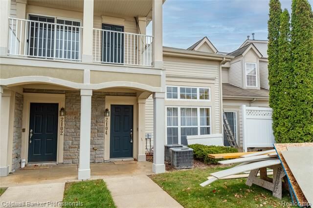 Property Photo: 2104 Trailway Court MI 48390
