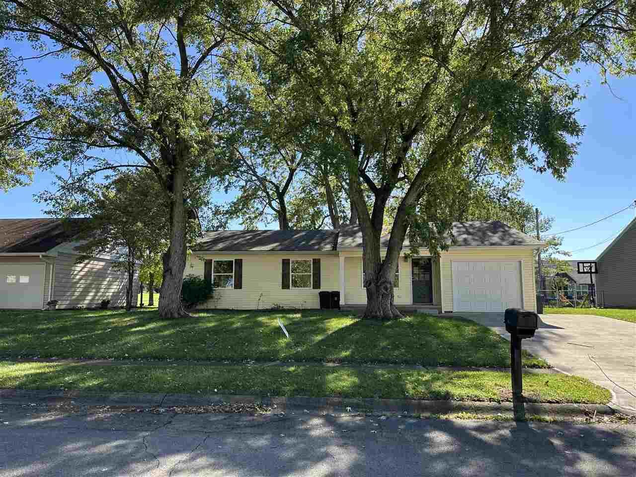 Property Photo: 707 Elm Street IN 47330