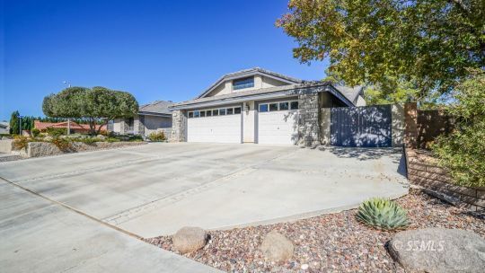 Property Photo:  948 Hermosa Ave  CA 93555 