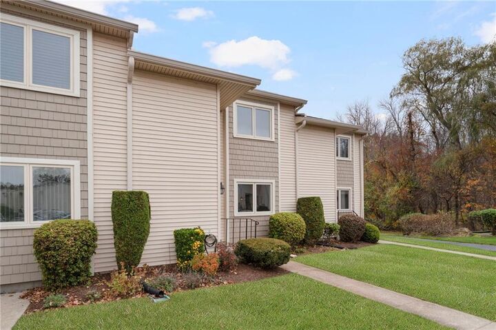 Property Photo:  500 East Greenwich Avenue 116  RI 02893 