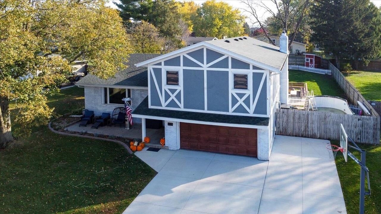Property Photo:  213 Evergreen Lane  WI 53532