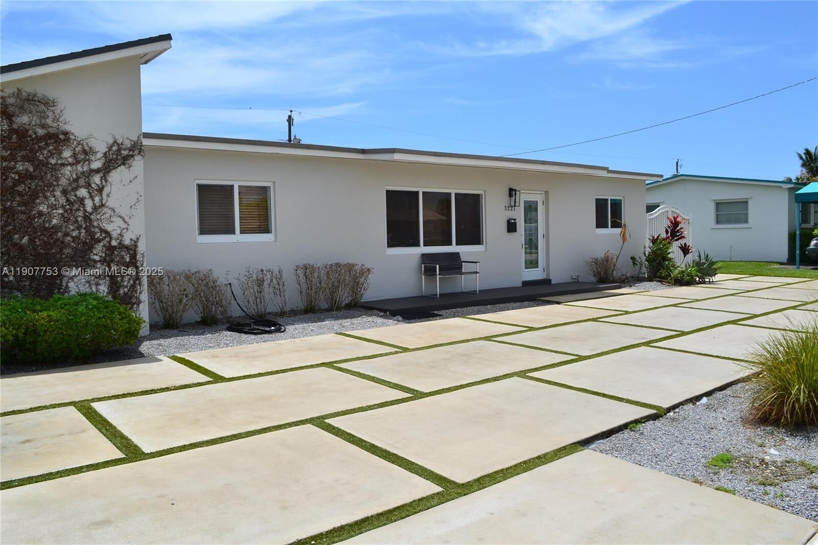 Property Photo: 3221 SW 93rd Pl FL 33165