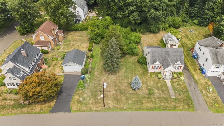 Property Photo:  35 Haywood Lane  CT 06514 