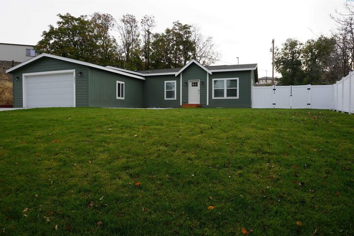 Property Photo: 1511 Meade Ave. WA 99350