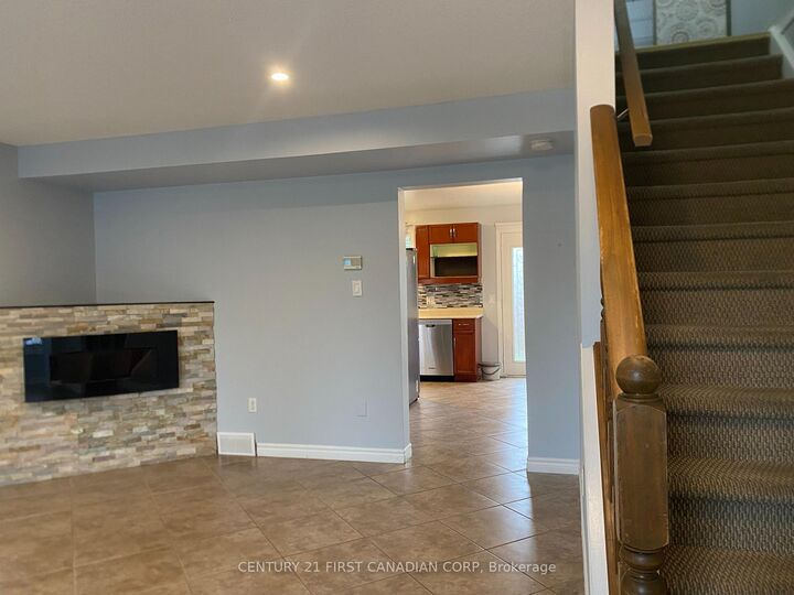 Property Photo:  50 Chapman Court 53  ON N6G 5E1 