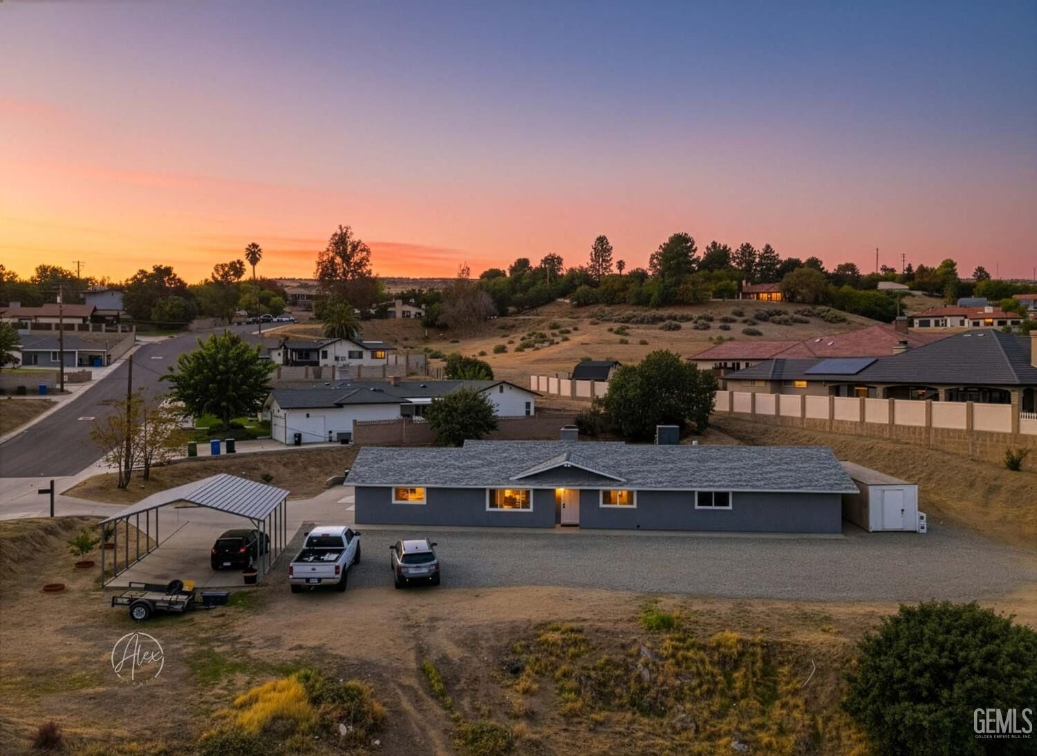 Property Photo: 517 Grant Terrace CA 93268