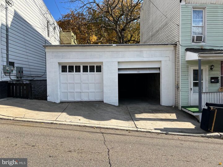 Property Photo: 533 E Market Street PA 17901
