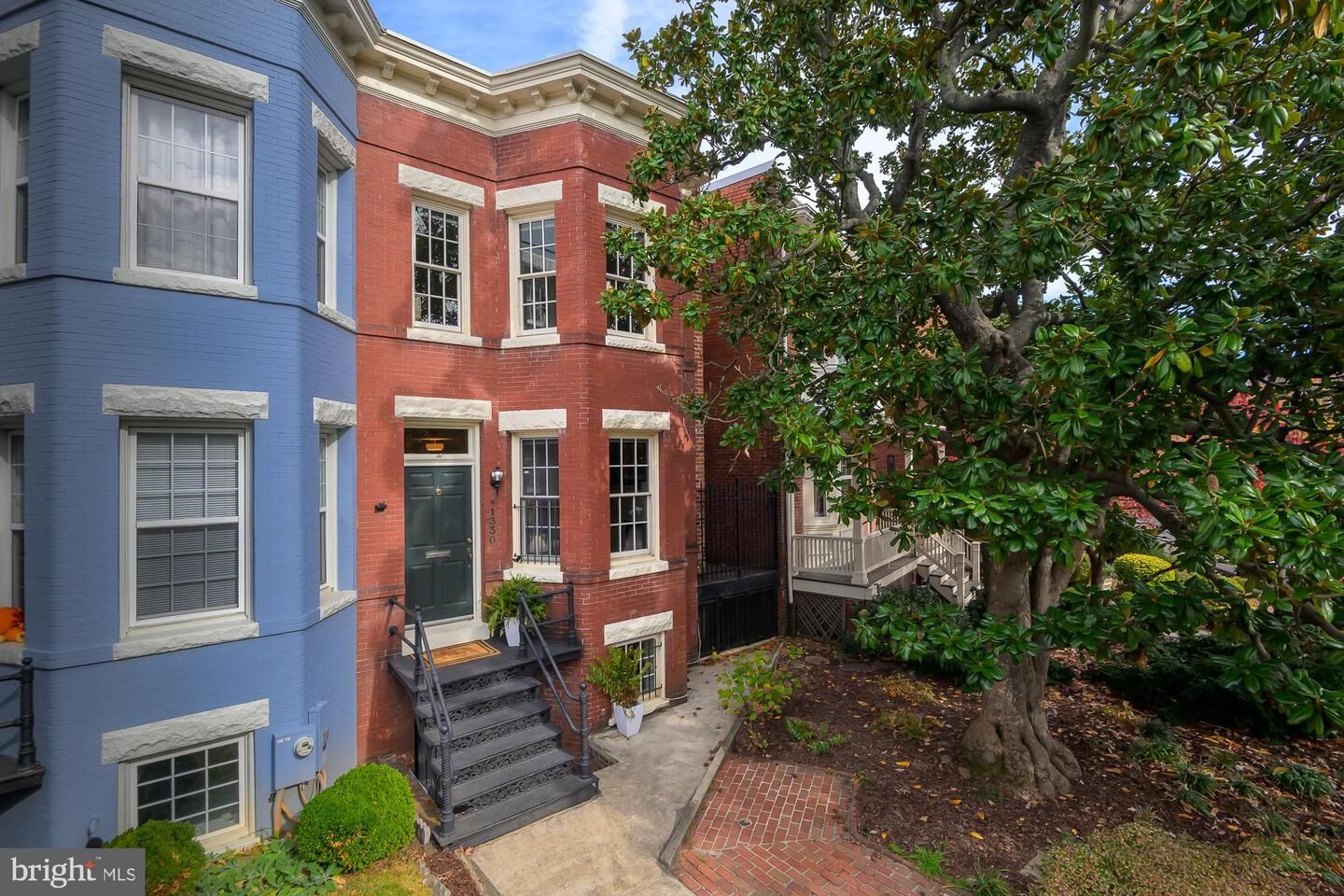 Property Photo:  1330 Massachusetts Avenue SE  DC 20003 