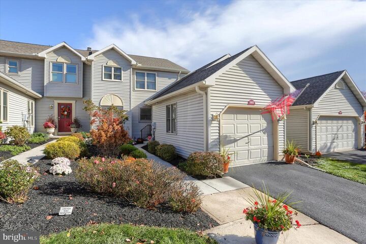 Property Photo: 1402 Red Maple Court PA 17070