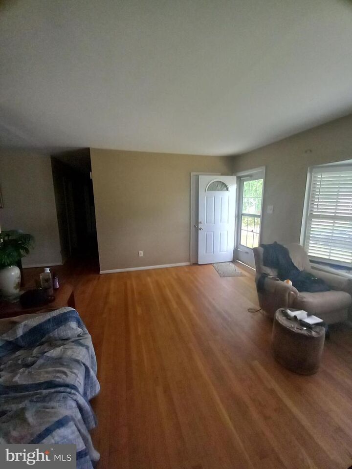 Property Photo: 913 Applewood Street MD 20743