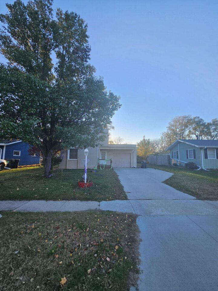 Property Photo: 3323 Harcourt Drive IA 50010