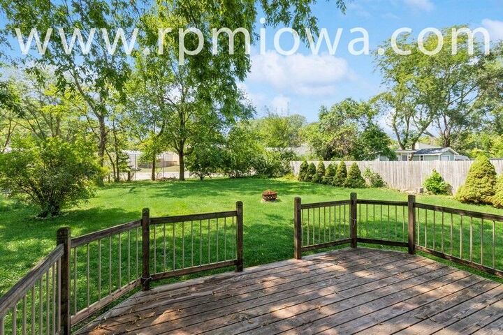 Property Photo: 3323 Harcourt Drive IA 50010