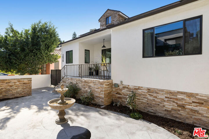 Property Photo:  3828 Tracy St  CA 90027 