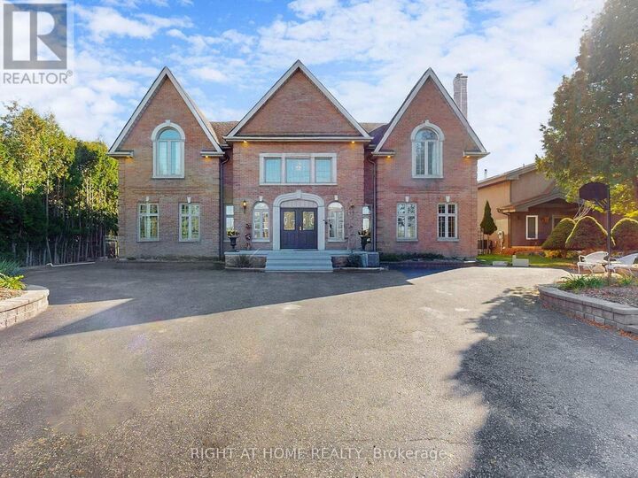 Property Photo:  26 Ontoro Boulevard  ON L1Z 1X6 