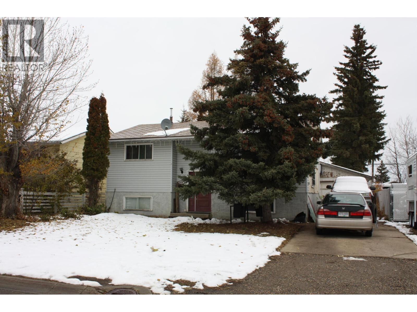 Photo de la propriété:  8232 98 Avenue  BC V1J 1P5 