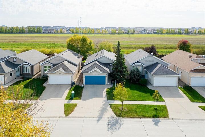 668 Scurfield Boulevard  Winnipeg MB R3Y 1T2 photo