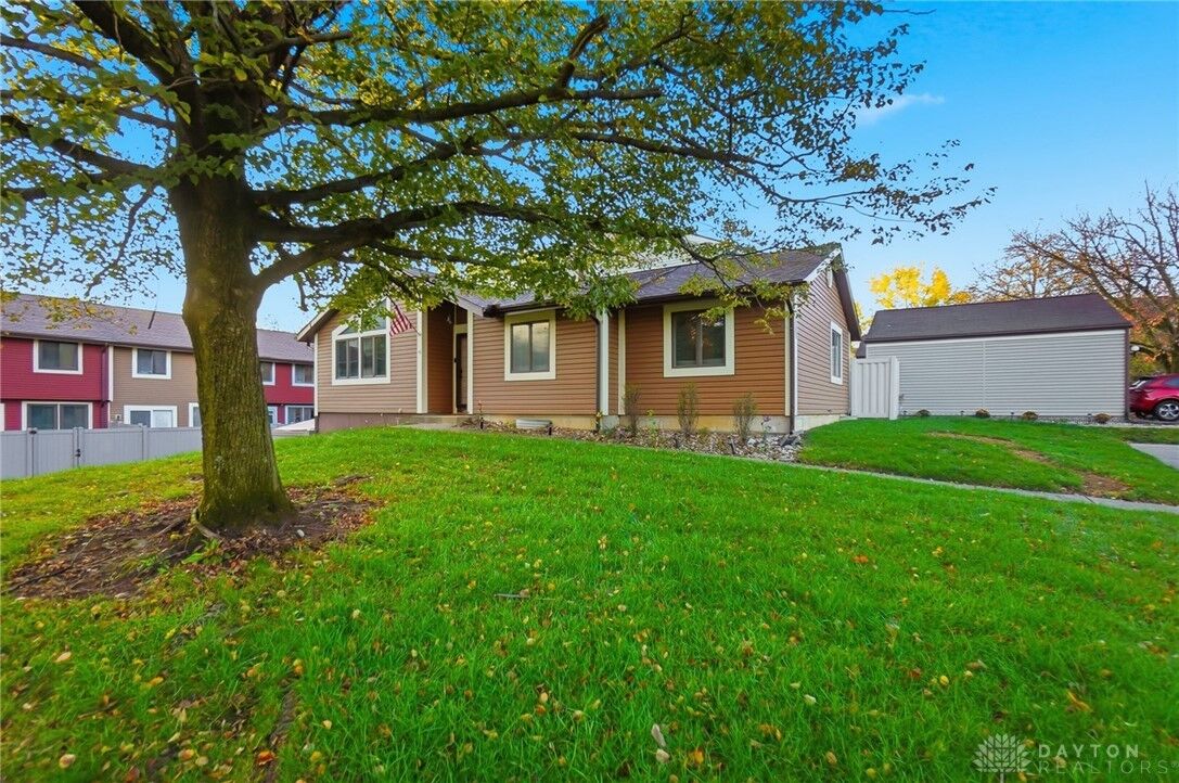 Property Photo:  6042 Cinnamon Tree Court  OH 45322 