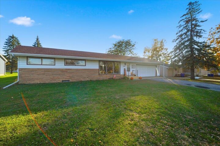 Property Photo: 1204 1st St NE IA 50662