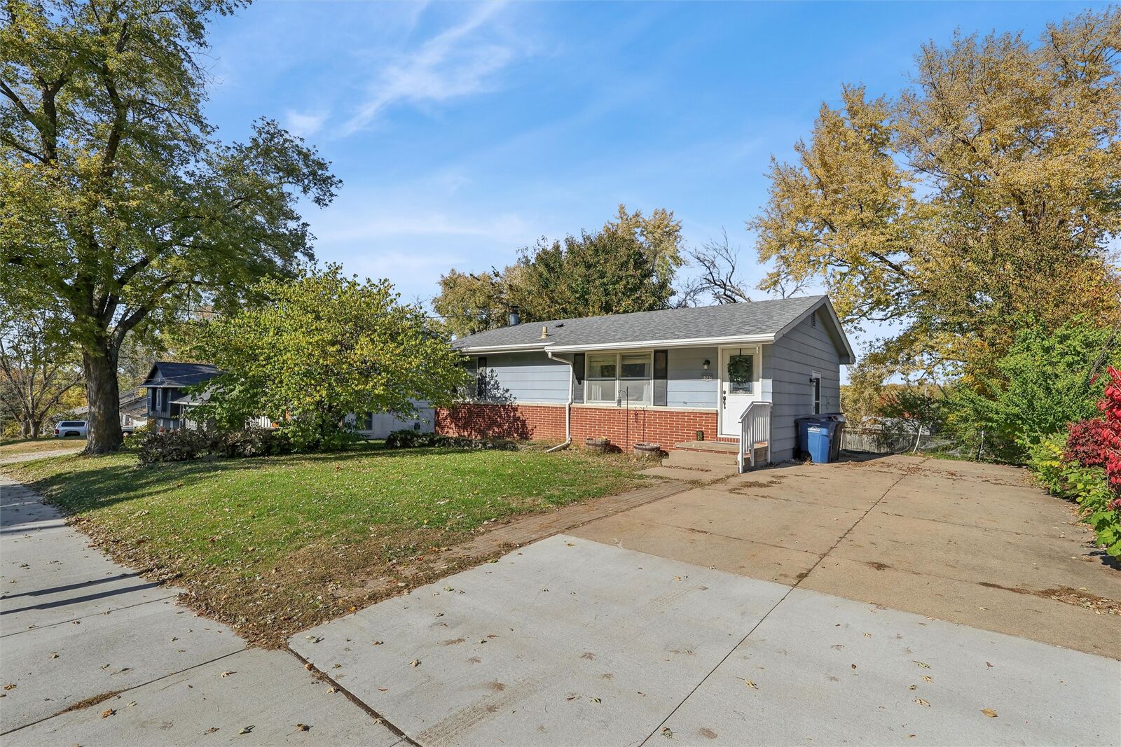 Property Photo: 1207 Kenyon Avenue IA 50315
