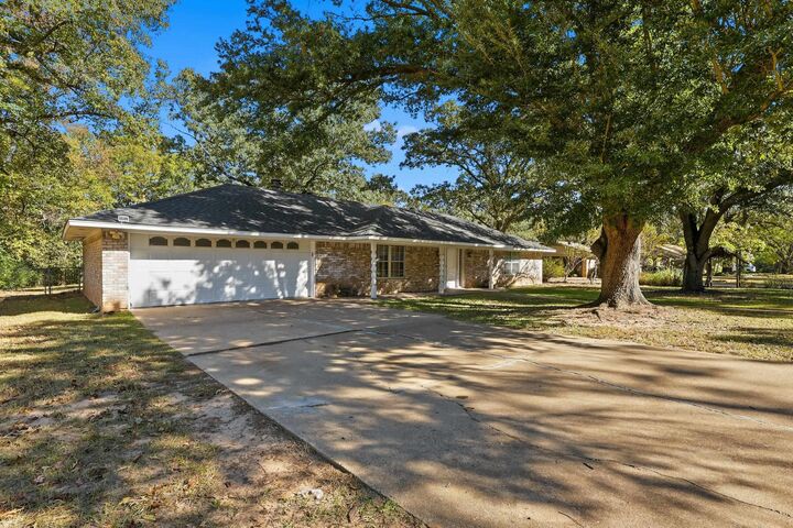 Property Photo: 220 Eitelman Ln TX 75605