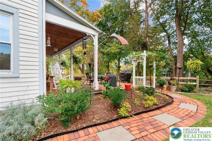 Property Photo: 689 Riegelsville PA 08848