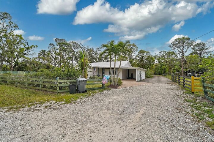 Property Photo: 4116 34th Avenue E FL 34208