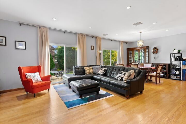 Property Photo:  1649 Central Avenue  IL 60062 