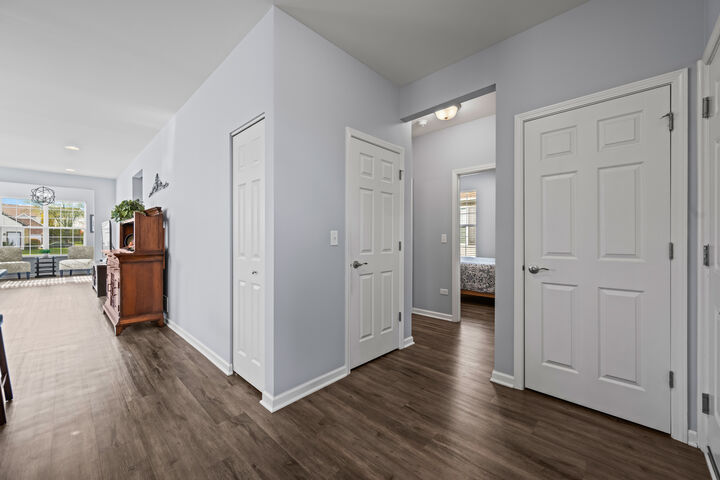 Property Photo:  460 Mahogany Drive  IL 60102 